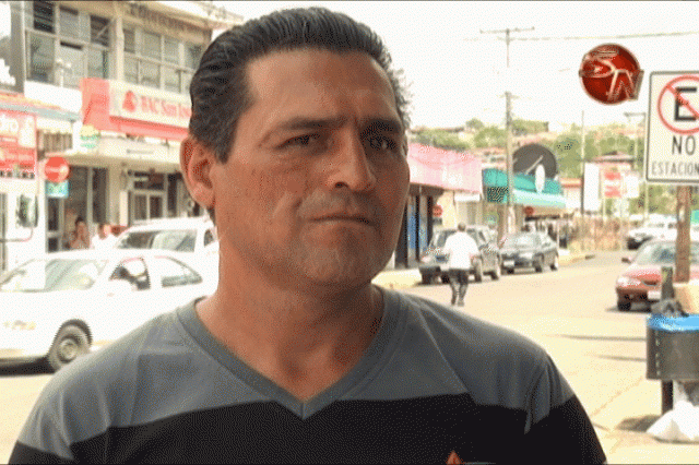 Limber Hidalgo, caficultor. Limber Hidalgo, caficultor.