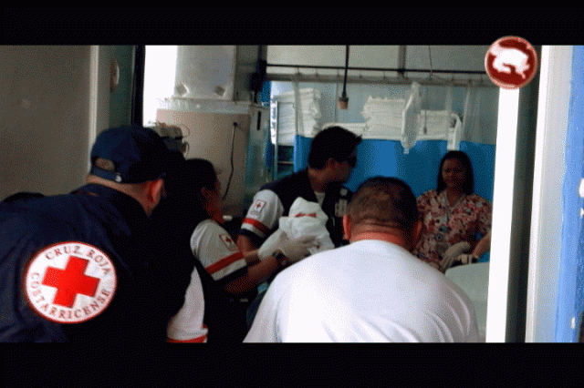 Fue trasladado al hospital. Fue trasladado al hospital.