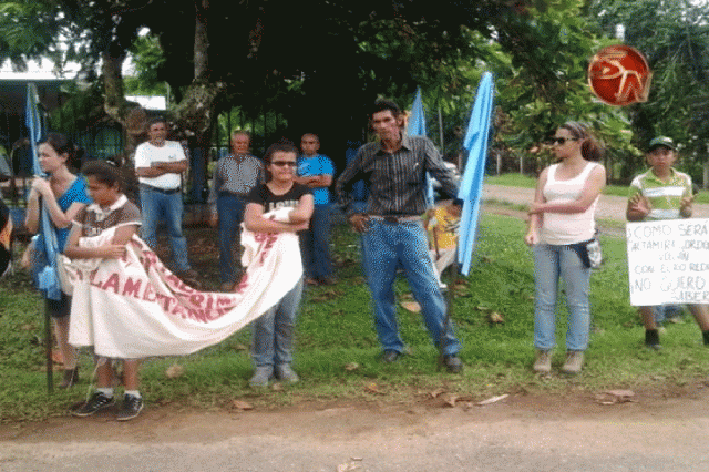 Participaron en una caminata. Participaron en una caminata.