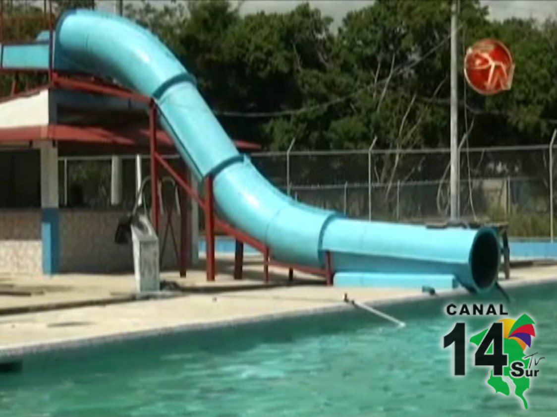 Problemas de última hora retrasan apertura de las piscinas del Polideportivo una semana