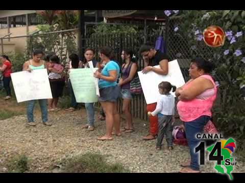 Padres de familia abren escuela La Ceniza tras manifestación en contra de directora