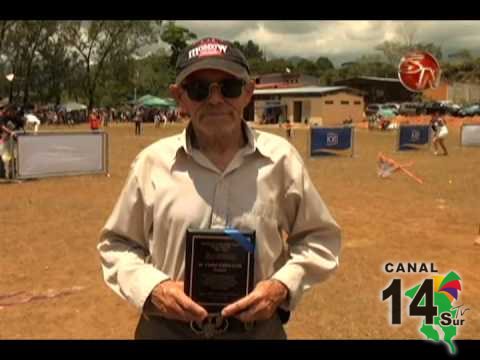 Carlos “Castrol” Castro recibió un homenaje por su destacada participación en ciclismo