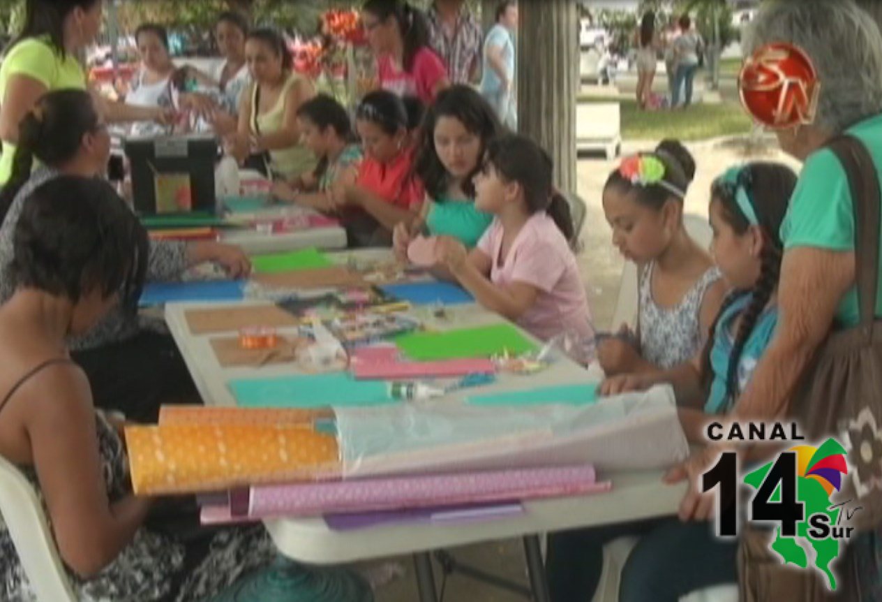 Mujeres expusieron y vendieron sus productores en III Feria de Emprendedoras
