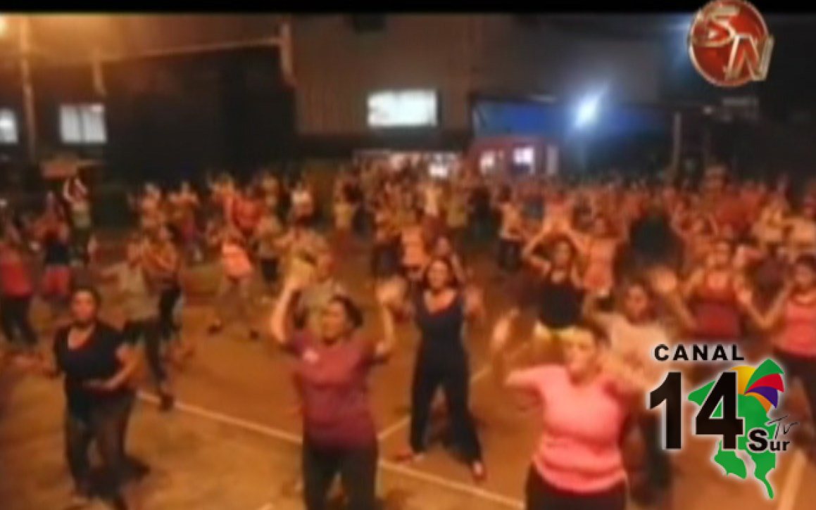 Más de 250 personas llegaron a la primera clase de zumba en el Polideportivo