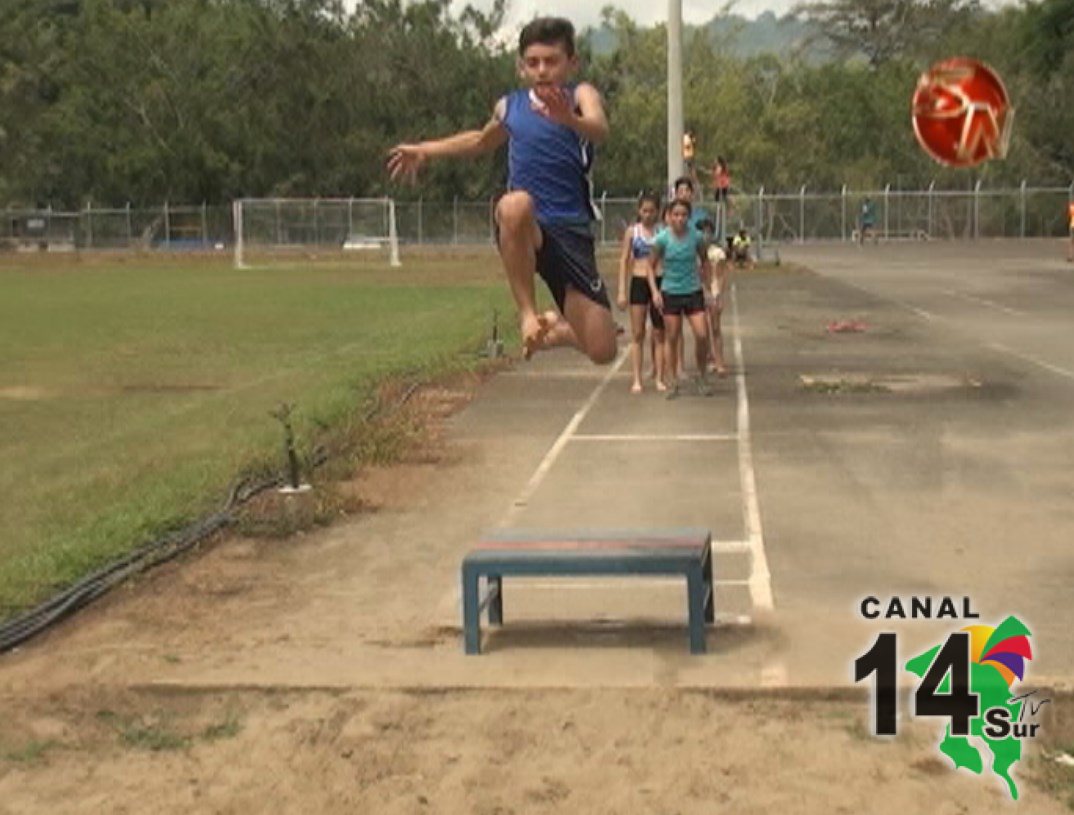 Entrenadores preparan a jóvenes generaleños en atletismo para Juegos Deportivos Nacionales