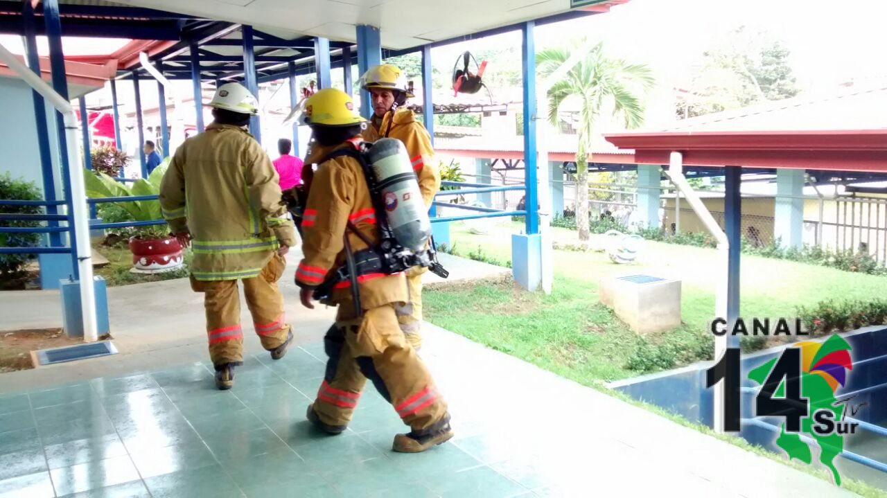 Corto circuito en un aula de la escuela Villa Ligia generó una alerta