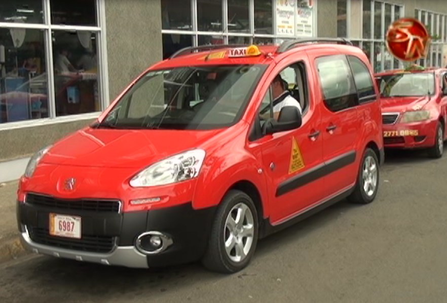 Taxis que cumplan antigüedad máxima permitida por ley deberán cambiar su vehiculo a partir del 2016