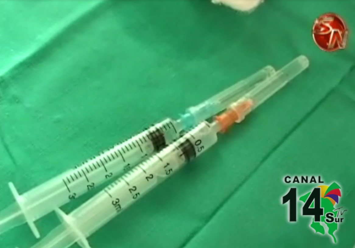 CCSS alerta a la población sobre supuestos funcionarios vacunando contra la H1N1