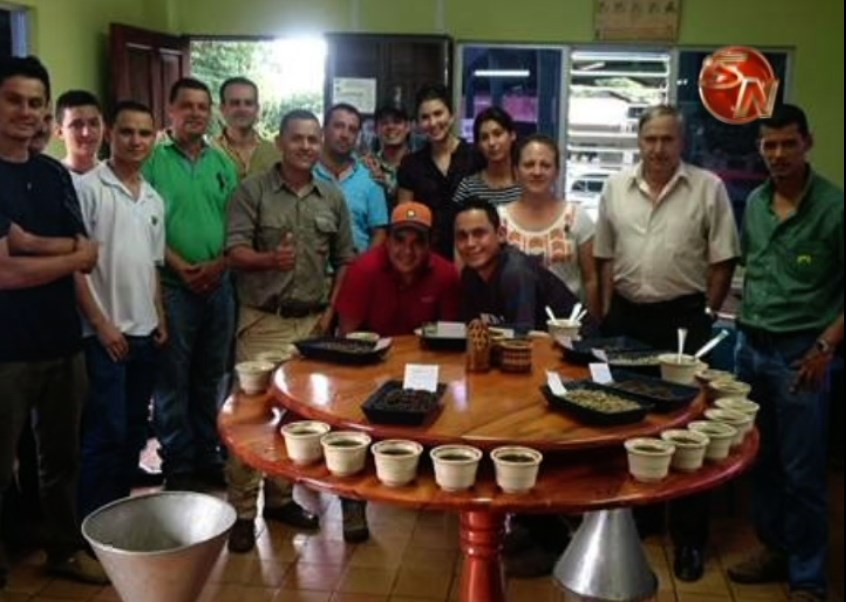 Cafetaleros aprendieron sobre catación del café en San Vito