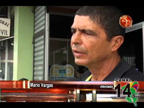 Vecino denuncia mal estado de acera frente al Registro Civil.