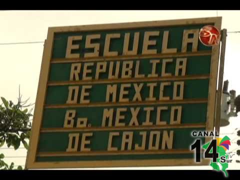 Madre de familia cuestiona deuda en Escuela República de México, director se defiende