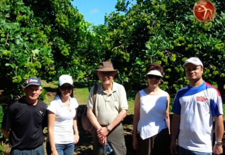 Empresarios canadienses realizan visita a centros de acopio de productores de rambután en la zona Sur
