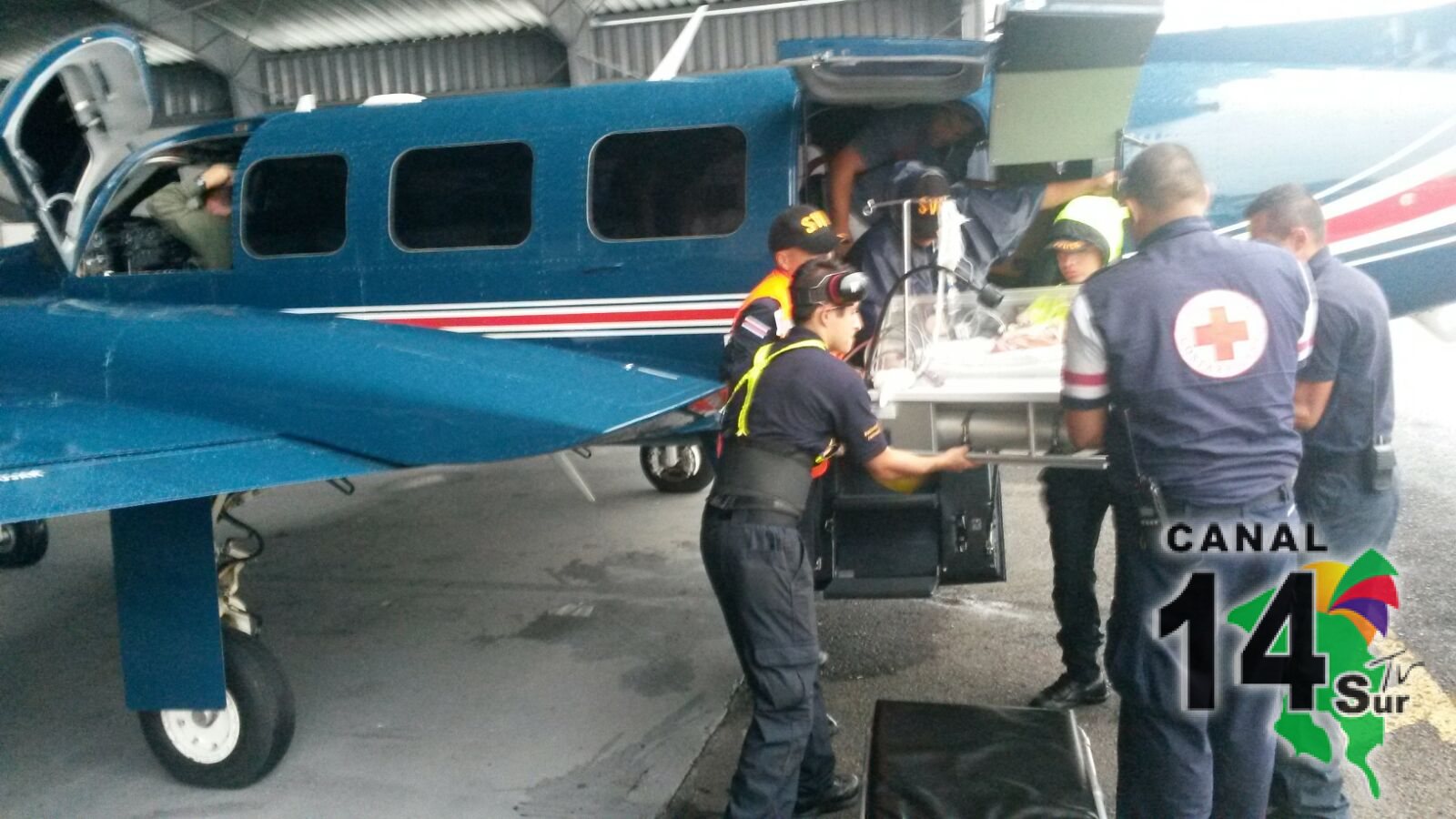 Vigilancia Aérea trasladó en aviones policiales a mujer embarazada, recién nacido y niña de dos años en riesgo