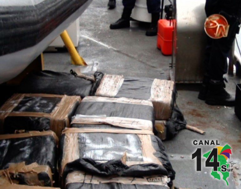 Guardacostas capturan barco con casi una tonelada de posible cocaína en el Pacífico Sur