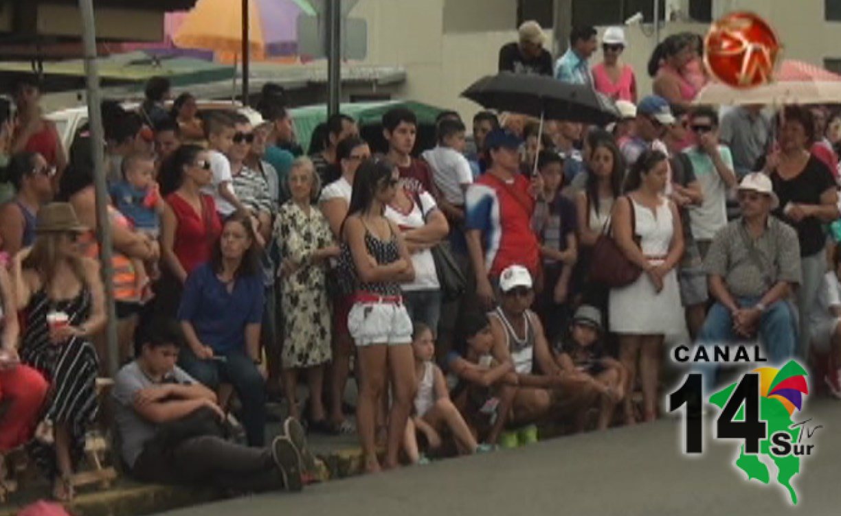 Público disfrutó y aplaudió las presentaciones en el desfile del 15 de setiembre en San Isidro de El General