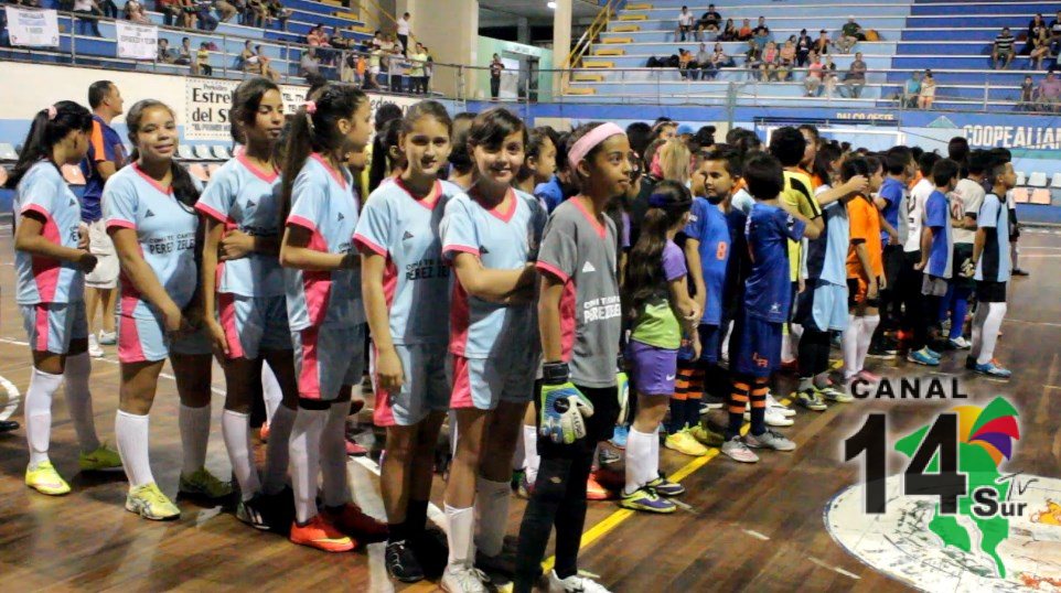 25 equipos escolares luchan por ser campeones de futbol sala escolar