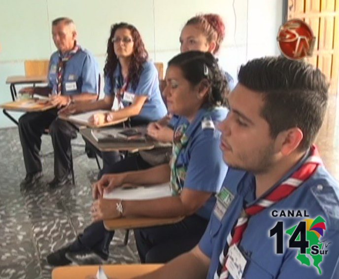 Facilitadores de Guías y Scouts en Pérez Zeledón aprenden sobre nuevo manual