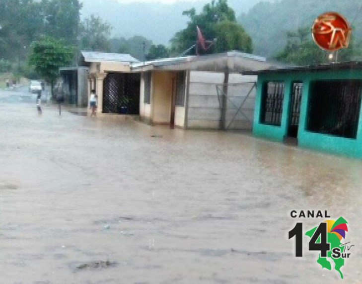 Fuertes aguaceros de ayer provocaron inundaciones en Golfito y Corredores