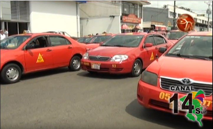 Taxistas formales bloquearon el paso sobre la Interamericana Sur