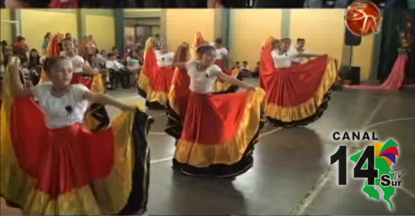 Estudiantes de primaria participaron este lunes del Festival Estudiantil   