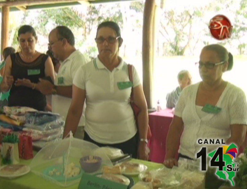 Con mesa de negociación buscan incorporar mujeres al mercado