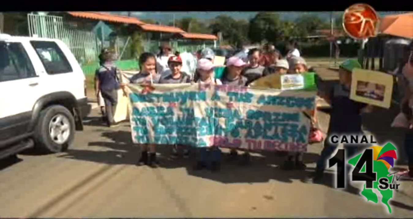 Escuela Lomas de Cocori marcha por La Paz