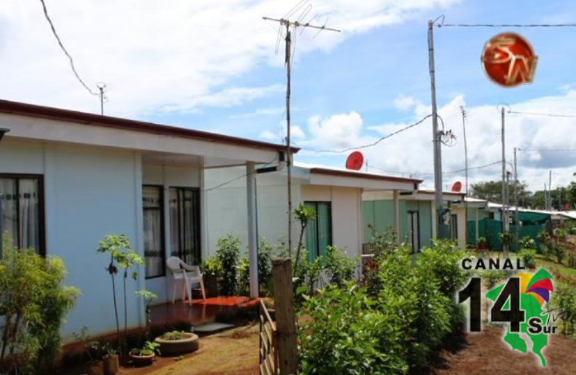 Ocho familias de escasos recursos tienen ahora una vivienda digna