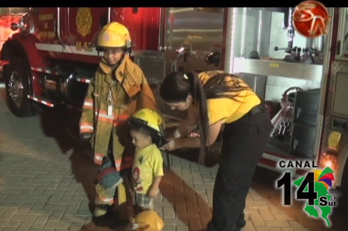 Pequeños disfrutaron de ser bomberos por algunos momentos