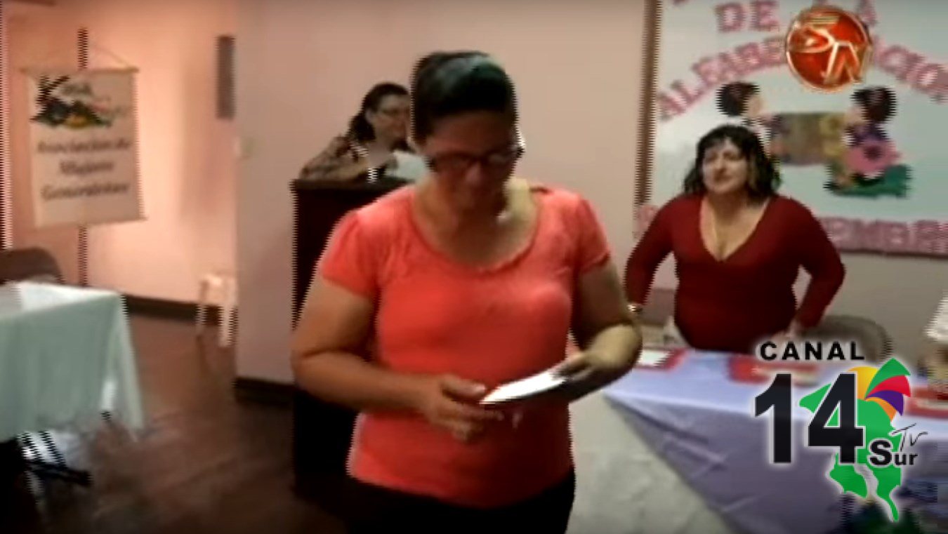 12 mujeres sacaron su título de escuela tras recibir clases en la Casa de la Mujer