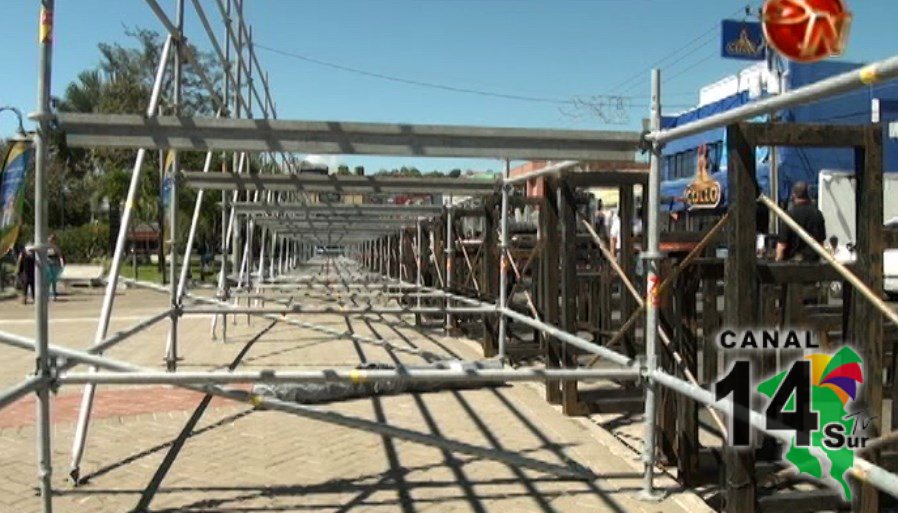 Hoy se inició con la instalación de las graderías para el Festival Luces del Valle