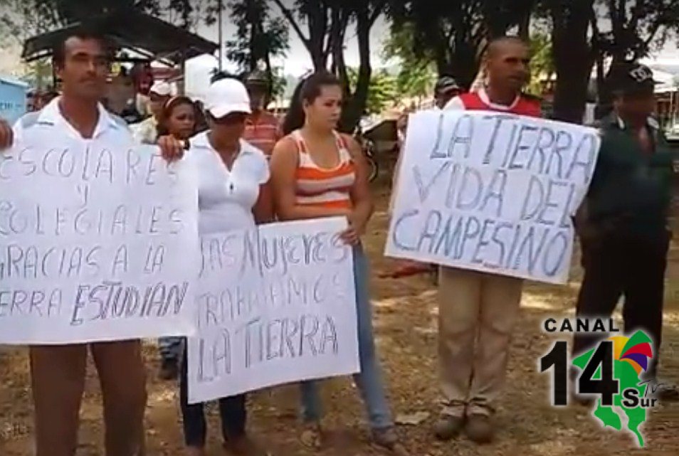 Campesinos de Finca Chánguena se tiran a las calles en repudio por acciones policiales