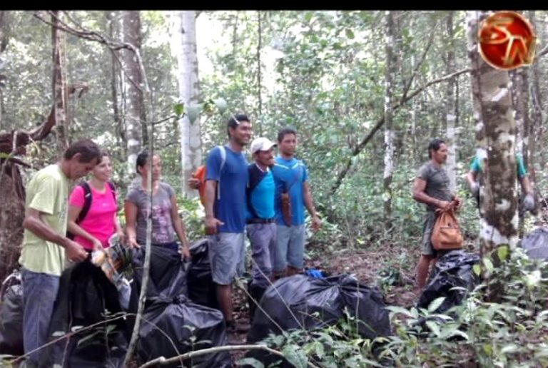 Asociaciones de guías recolectaron basura en el Parque Nacional Corcovado