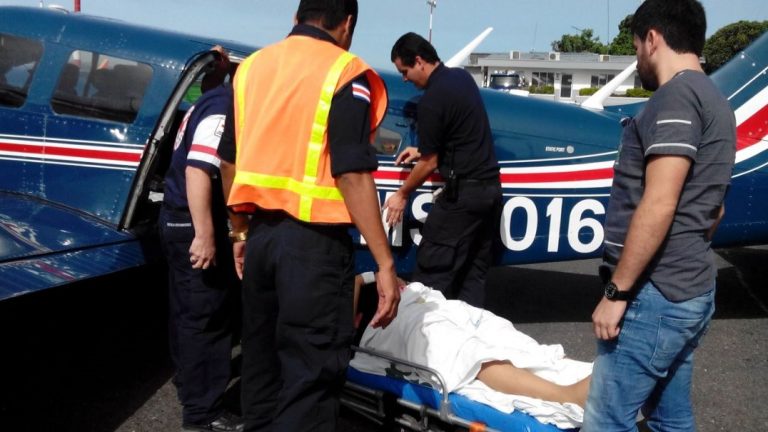 Una mujer embarazada requirió un vuelo ambulancia
