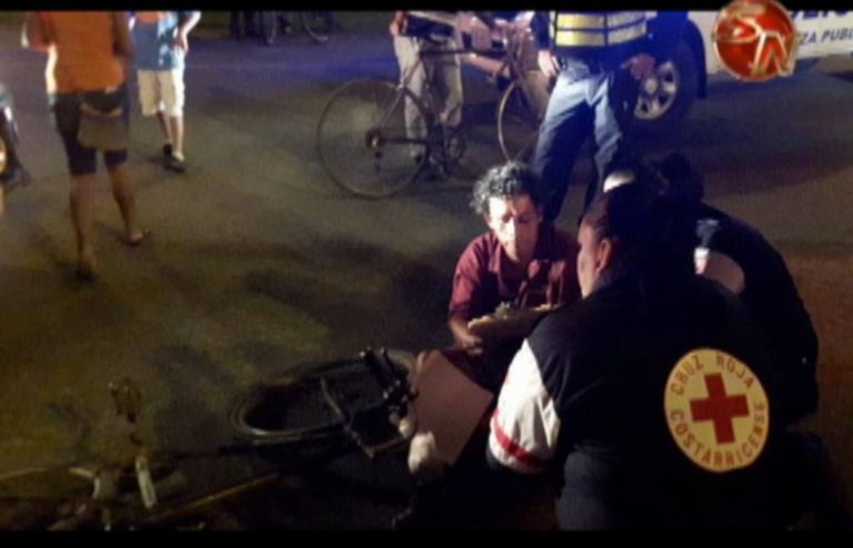 Una ambulancia atropello un ciclista en Palmar Norte