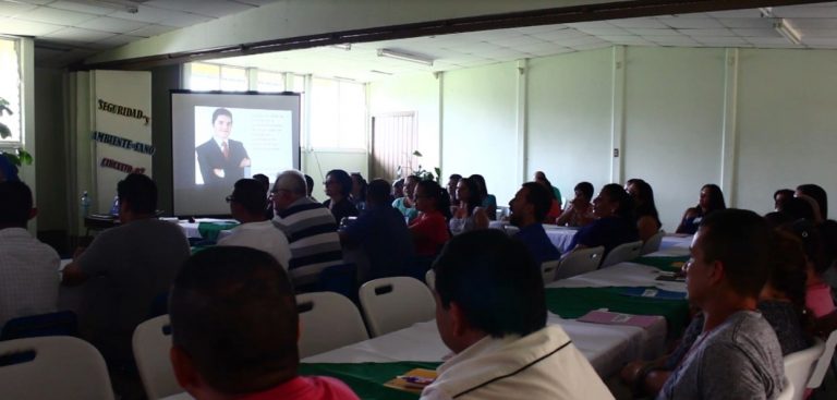 Funcionarios de Centros Educativos del Circuito 02 de Pérez Zeledón recibieron un homenaje