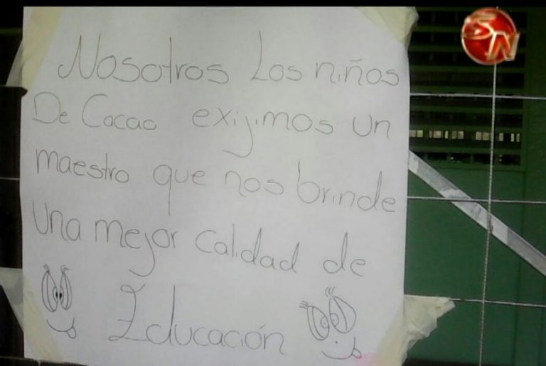 Padres de familia cerraron escuela Cacao en Volcán de Buenos Aires