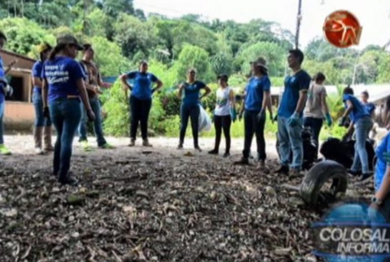 Estudiantes de la Universidad Estatal a Distancia limpiaron el cauce del Río Cano Seco
