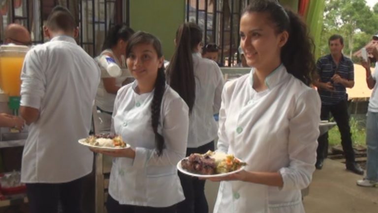 Estudiantes de San Antonio aprenden sobre cocina