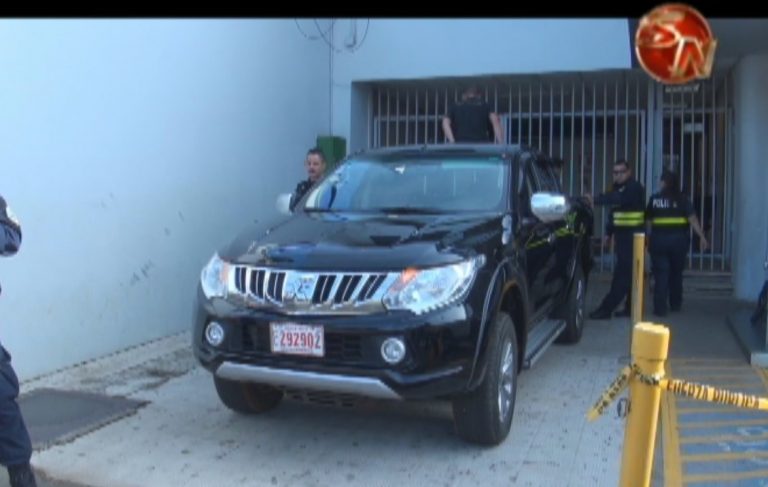 Hombre apareció muerto esta mañana en las afueras del Banco Nacional