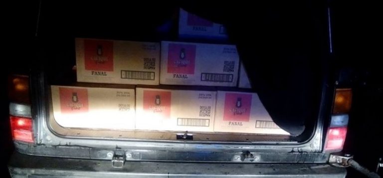 Fuerza Pública interceptó carro con contrabando de licor en San Vito de Coto Brus