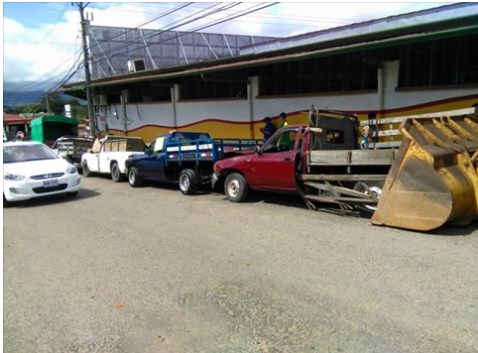 Tractor hizo que cinco taxis de carga colisionaran