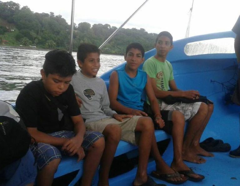 Grupos juveniles colaboran con conservación del Parque Nacional Corcovado