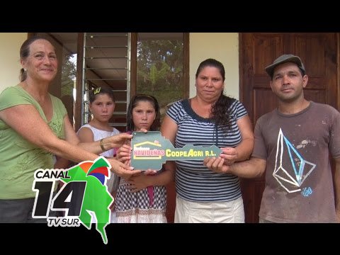 Dos familias de San Marcos de Pejibaye reciben una Ilusión Navideña