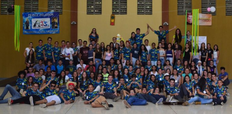 Jóvenes participan en retiros de iniciación en el Centro Don Bosco