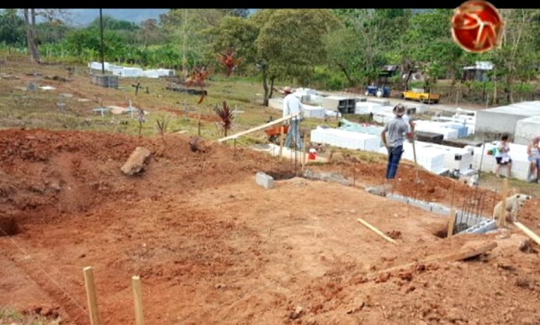 Embellecen cementerio de Palmar Sur