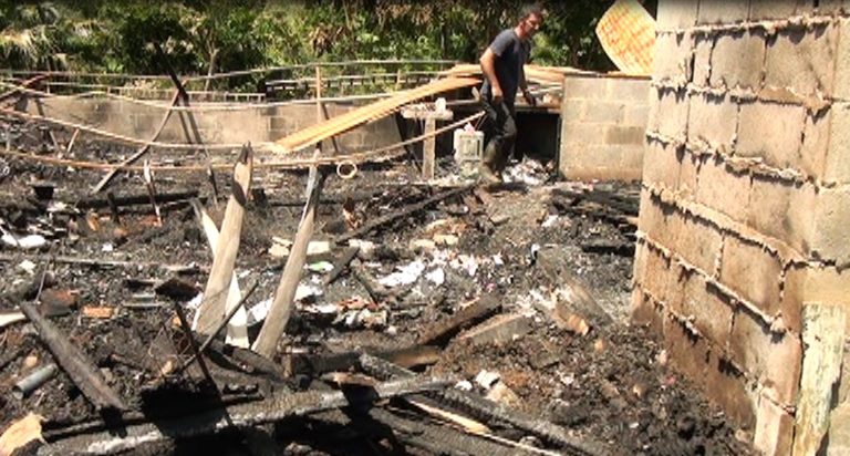 En cinco minutos un incendio acabó con una vivienda en San Pedro