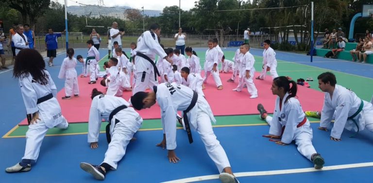 Un niño autista demuestra sus cualidades en el Taekwondo