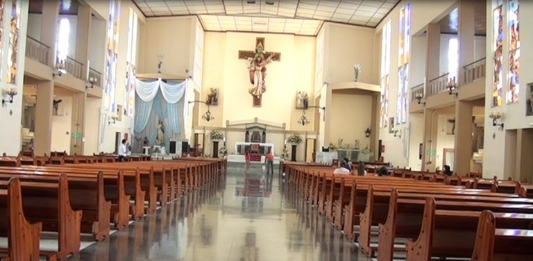 Embellecen parte interna de la Catedral de San Isidro de El General