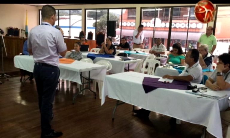 Autoridades se reúnen para resolver problemas del cantón bonaerense