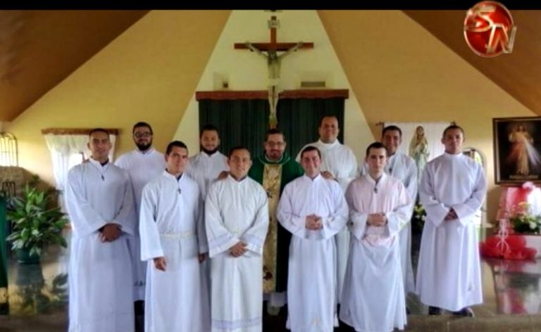 10 seminaristas participaron en misión en la Parroquia San Isidro Labrador